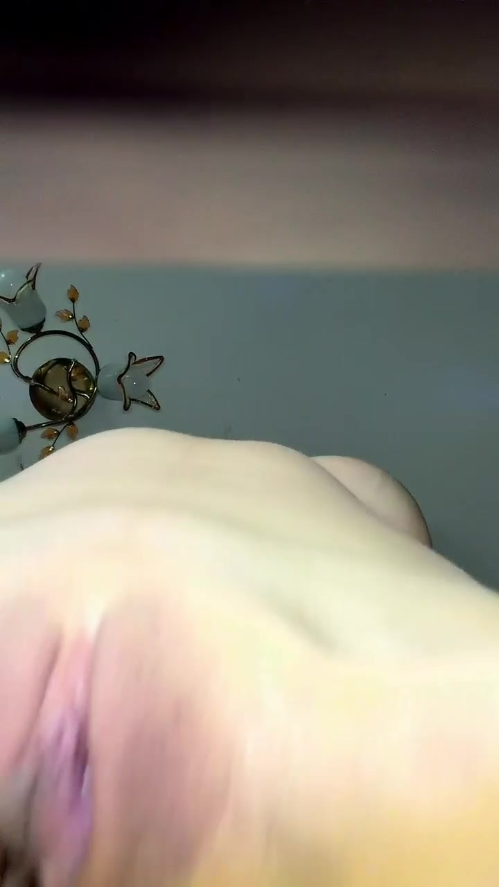 ElizabethLuxyy Teasing and Shaved Pussy Solo porn