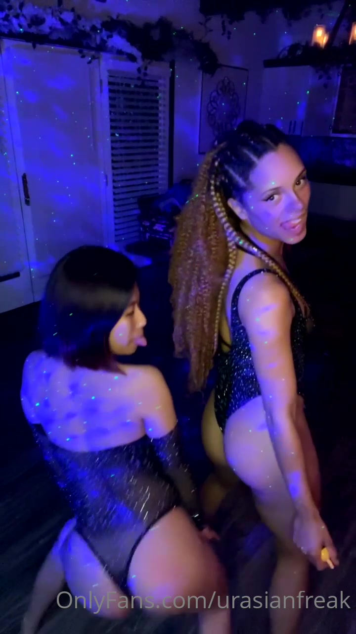 Horny teens dancing | Tik.Porn (1)